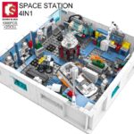 4-in-1 Space Station Playset With Astronauts – 1006 Pieces