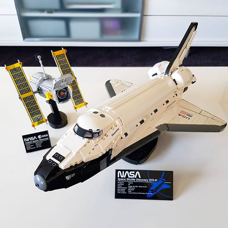 NASA's Space Shuttle Discovery - 2354 Pieces - BrickArmyToys